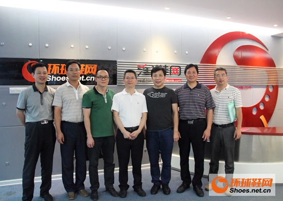 省外經貿廳一行領導與董事長王冬竹（右三）、總經理林文佳（左三）合影留念